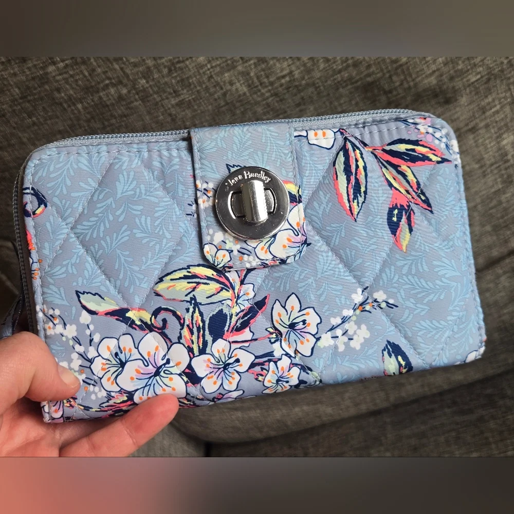 Vera Bradley Ultralight RFID Turnlock Wallet Cherry Blossoms New Without Tags